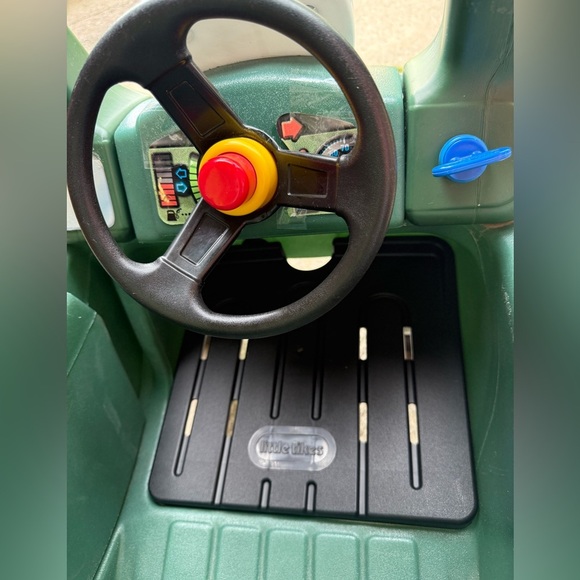 New Replacement Floorboard with screws for Little tikes cars - Picture 2 of 3